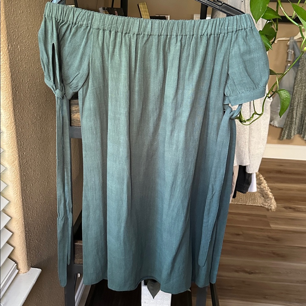 Women’s XSmall Lulus Off The Shoulder Top